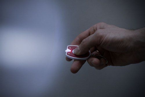 Брелок-фонарик Vivid, ver.2 в пакете, красный с белым